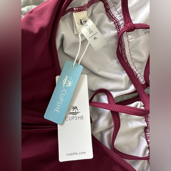Cupshe, one piece bathing suit, size XL, deep burgundy - Picture 5 of 7